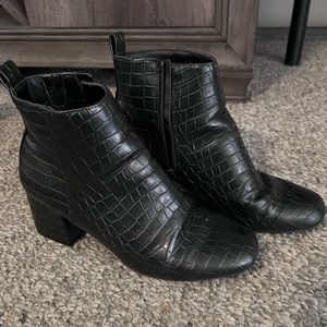 Black patterned booties